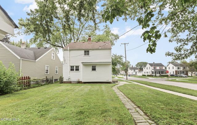 3040 Strathmoor Avenue, Toledo, OH 43614