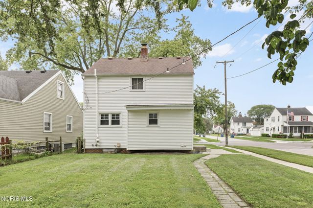 3040 Strathmoor Avenue, Toledo, OH 43614
