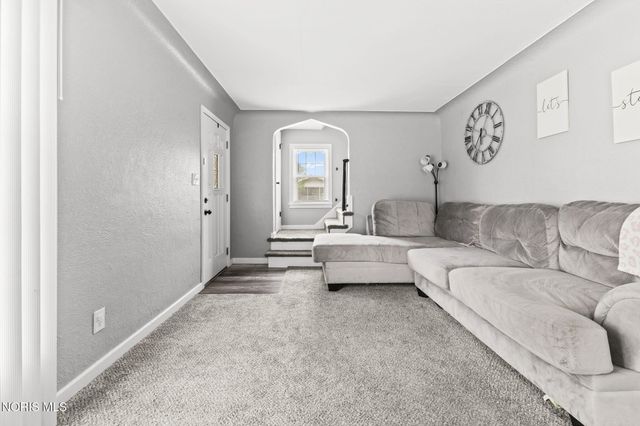 3040 Strathmoor Avenue, Toledo, OH 43614