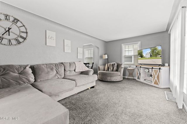 3040 Strathmoor Avenue, Toledo, OH 43614