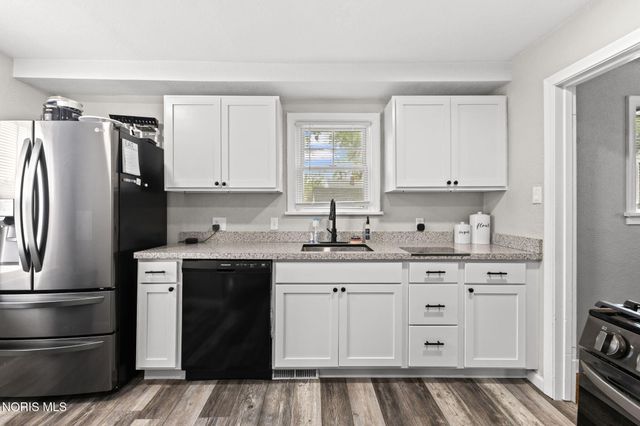 3040 Strathmoor Avenue, Toledo, OH 43614