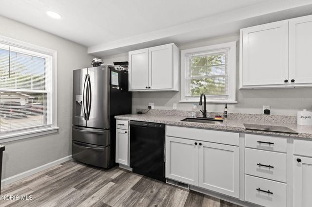 3040 Strathmoor Avenue, Toledo, OH 43614