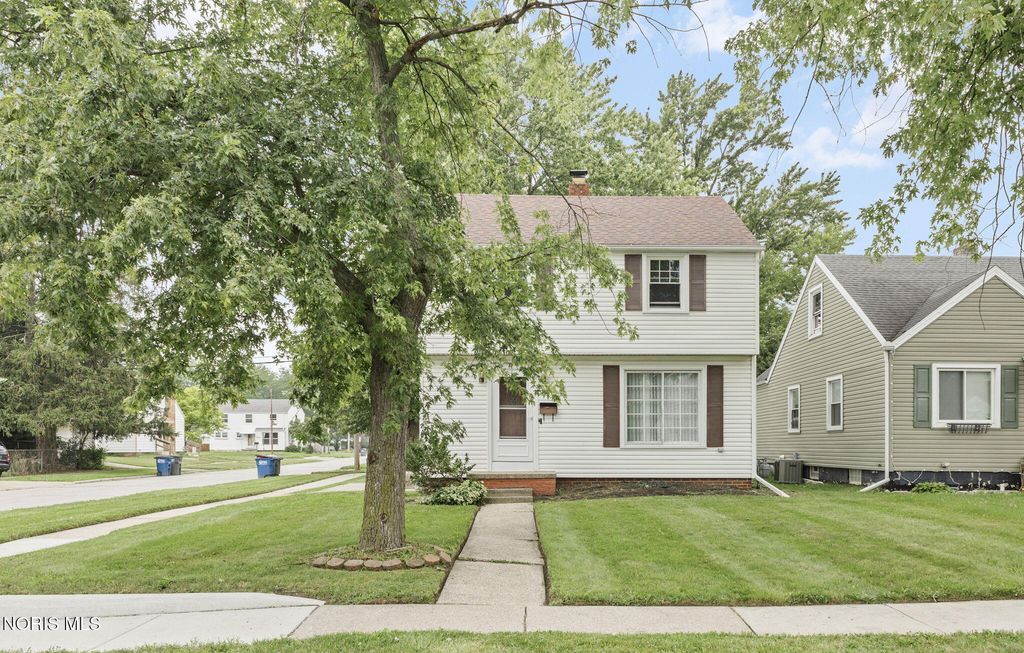 3040 Strathmoor Avenue, Toledo, OH 43614