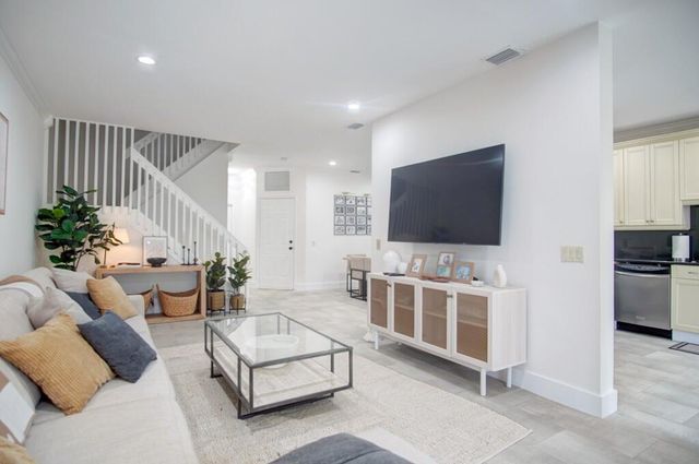 6744 Via Regina, Boca Raton, FL 33433