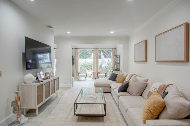6744 Via Regina, Boca Raton, FL 33433
