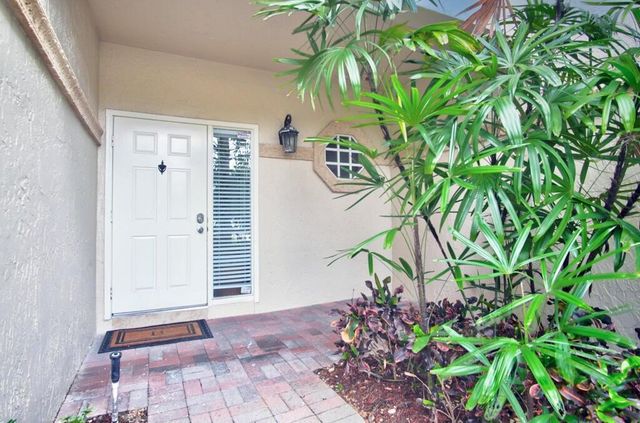 6744 Via Regina, Boca Raton, FL 33433