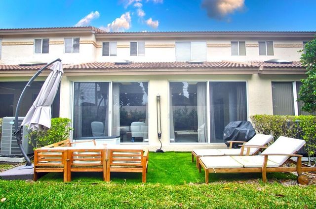 6744 Via Regina, Boca Raton, FL 33433