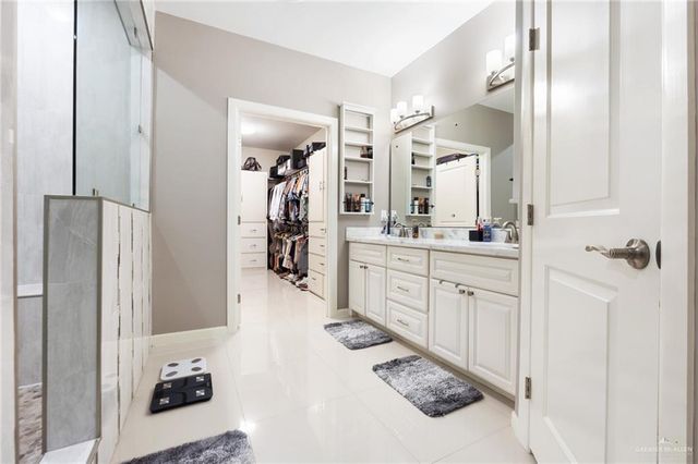 812 W Arapaho Avenue, Pharr, TX 78577