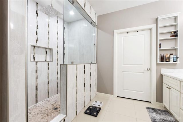 812 W Arapaho Avenue, Pharr, TX 78577