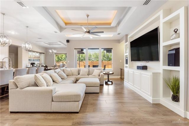 812 W Arapaho Avenue, Pharr, TX 78577