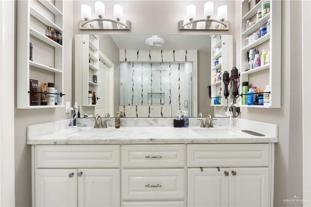 812 W Arapaho Avenue, Pharr, TX 78577