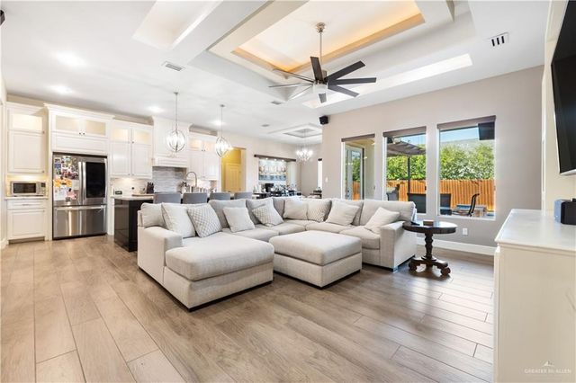 812 W Arapaho Avenue, Pharr, TX 78577