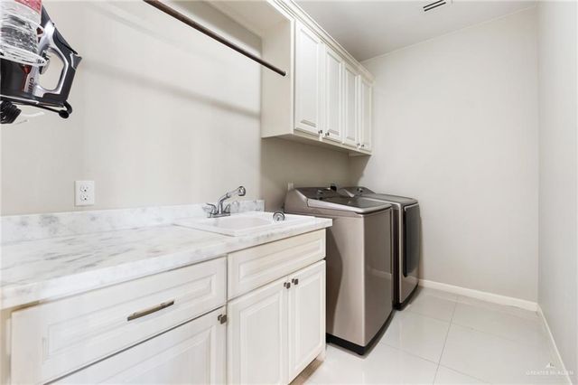 812 W Arapaho Avenue, Pharr, TX 78577