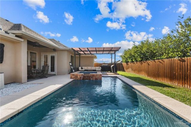 812 W Arapaho Avenue, Pharr, TX 78577