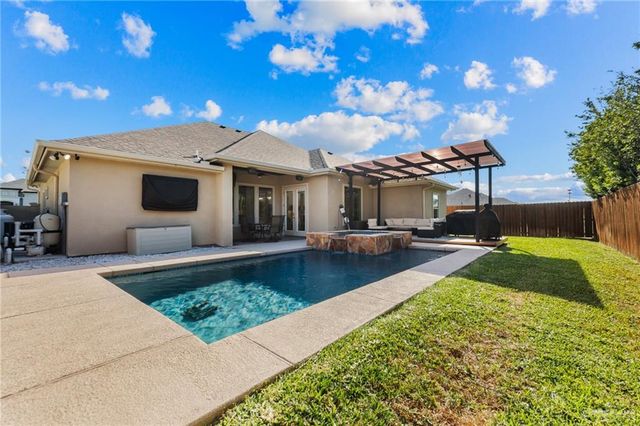 812 W Arapaho Avenue, Pharr, TX 78577