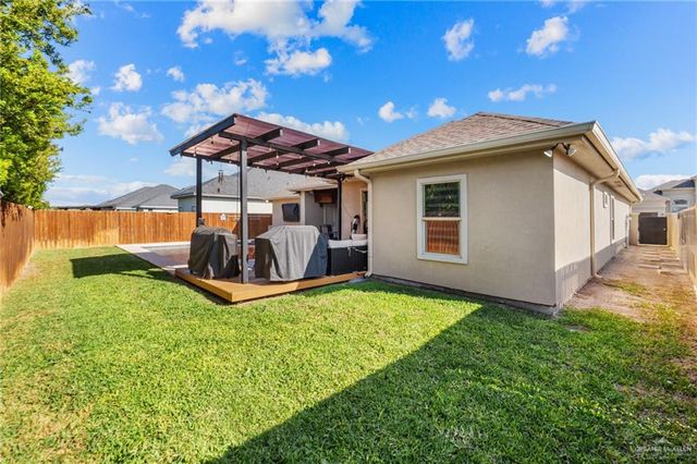 812 W Arapaho Avenue, Pharr, TX 78577