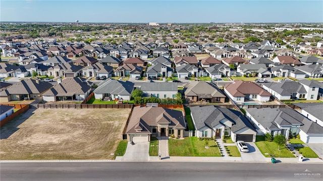 812 W Arapaho Avenue, Pharr, TX 78577