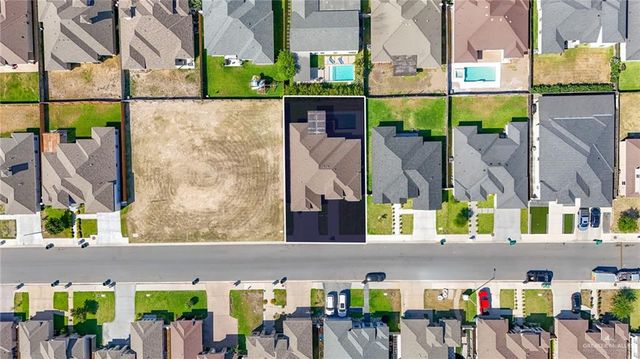 812 W Arapaho Avenue, Pharr, TX 78577