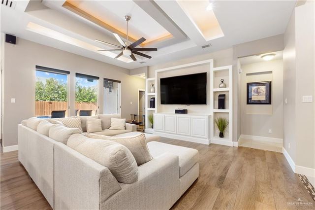 812 W Arapaho Avenue, Pharr, TX 78577