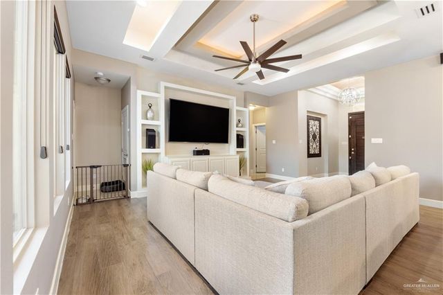 812 W Arapaho Avenue, Pharr, TX 78577