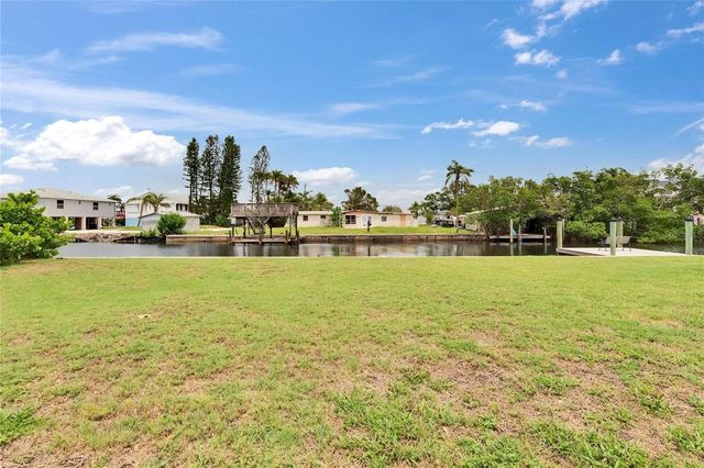 814 SEABREEZE DRIVE, Ruskin, FL 33570