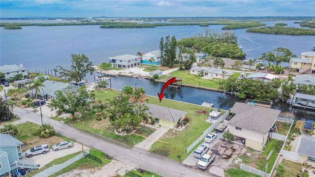 814 SEABREEZE DRIVE, Ruskin, FL 33570