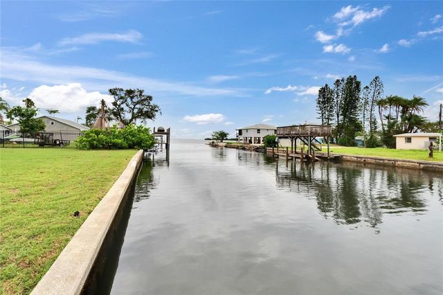 814 SEABREEZE DRIVE, Ruskin, FL 33570