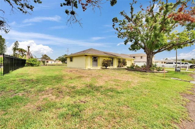 814 SEABREEZE DRIVE, Ruskin, FL 33570
