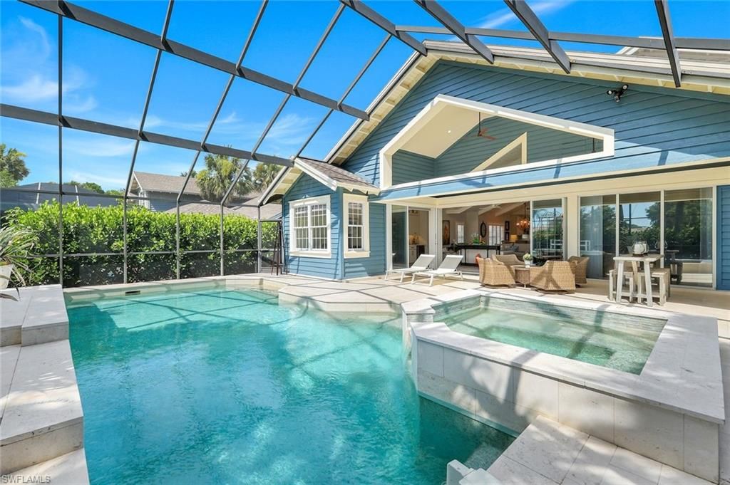 18 Golf Cottage DR, Naples, FL 34105