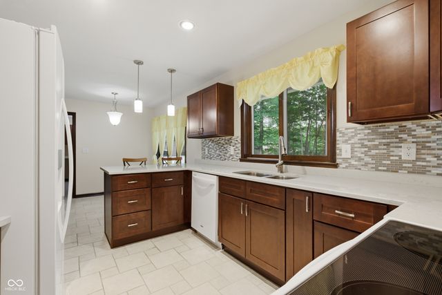 8114 Black Oak Drive, Plainfield, IN 46168