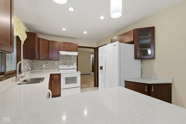 8114 Black Oak Drive, Plainfield, IN 46168