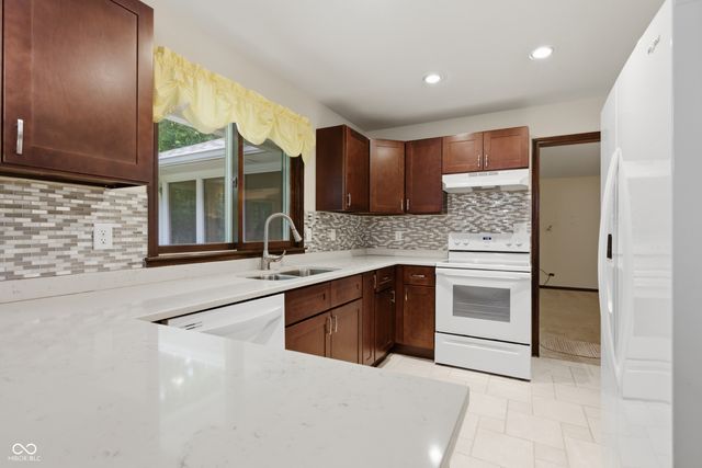 8114 Black Oak Drive, Plainfield, IN 46168