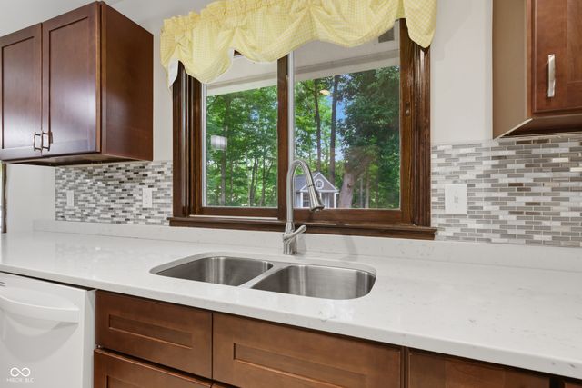 8114 Black Oak Drive, Plainfield, IN 46168