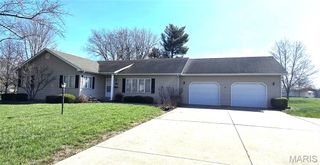 1 Westwood Drive, Hillsboro, IL 62049