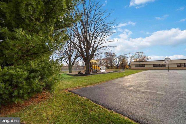 39 LAUREL DR, Myerstown, PA 17067