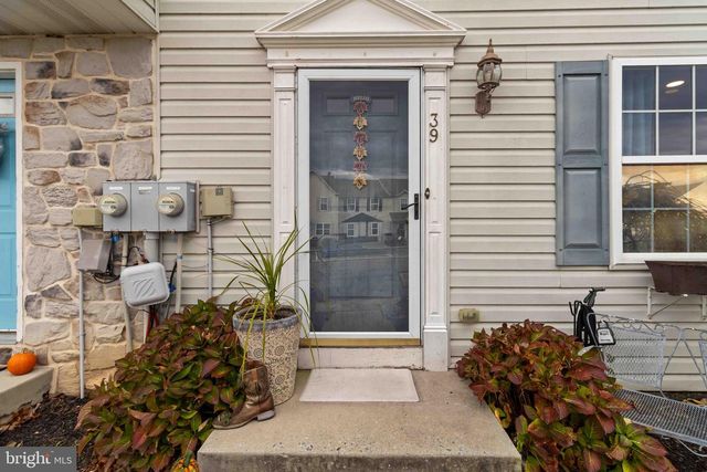 39 LAUREL DR, Myerstown, PA 17067
