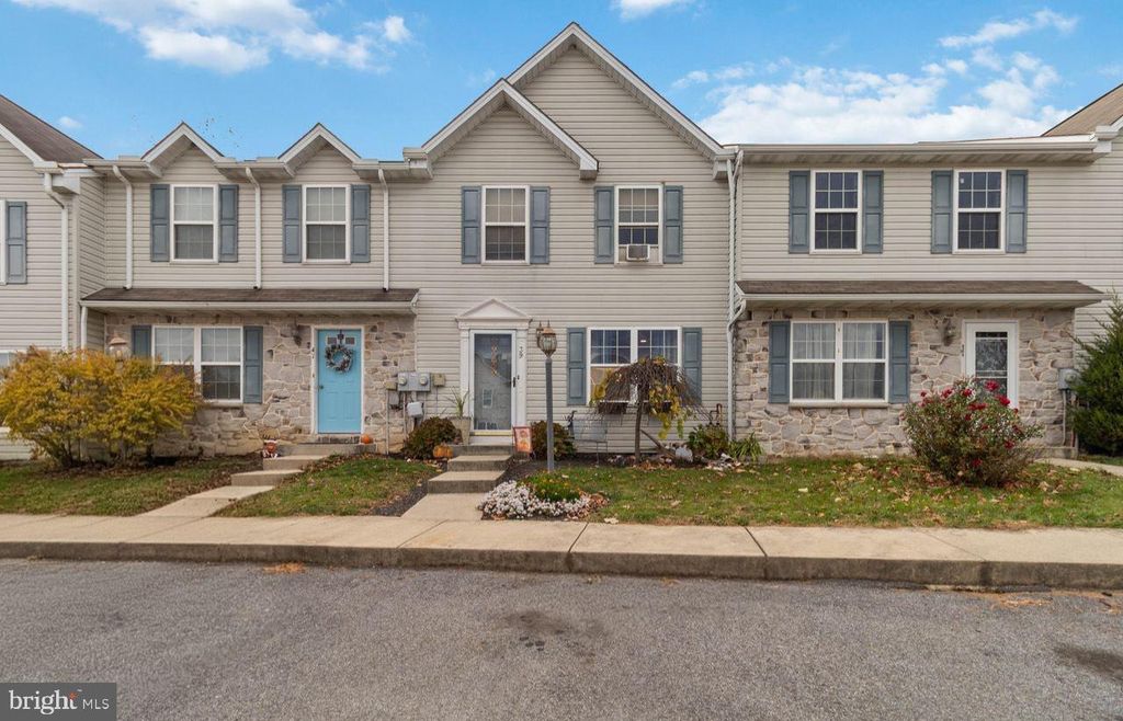 39 LAUREL DR, Myerstown, PA 17067