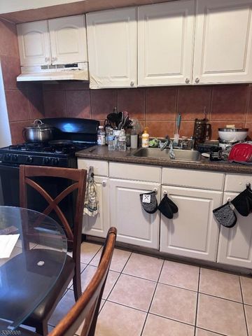 152 Jacques St, Elizabeth City, NJ 07201