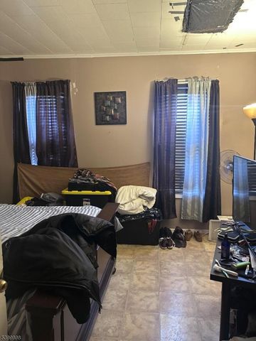 152 Jacques St, Elizabeth City, NJ 07201