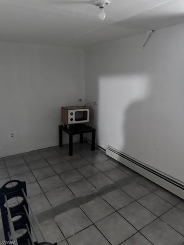 152 Jacques St, Elizabeth City, NJ 07201