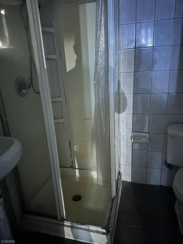 152 Jacques St, Elizabeth City, NJ 07201