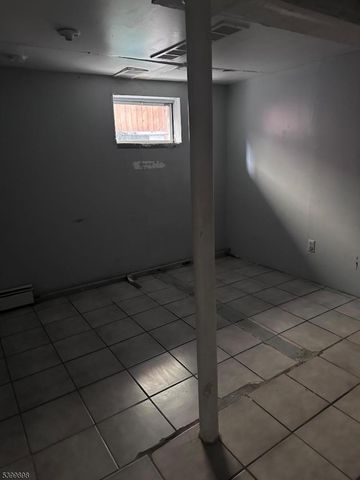 152 Jacques St, Elizabeth City, NJ 07201