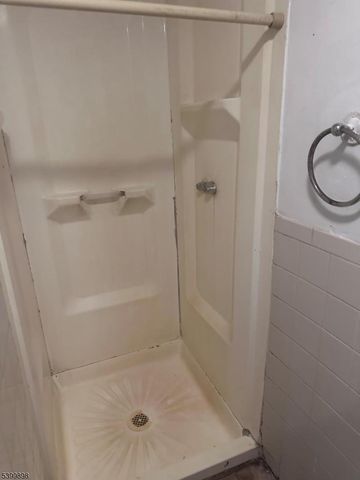 152 Jacques St, Elizabeth City, NJ 07201