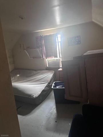 152 Jacques St, Elizabeth City, NJ 07201