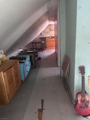 152 Jacques St, Elizabeth City, NJ 07201