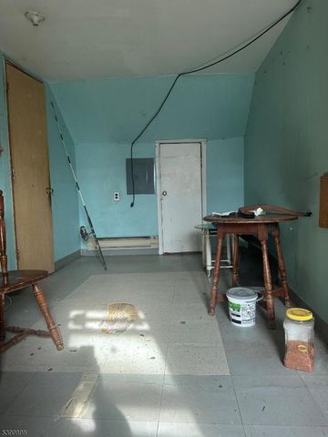 152 Jacques St, Elizabeth City, NJ 07201