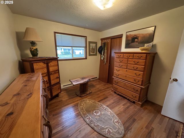 3700 VISTA Dr, North Bend, OR 97459