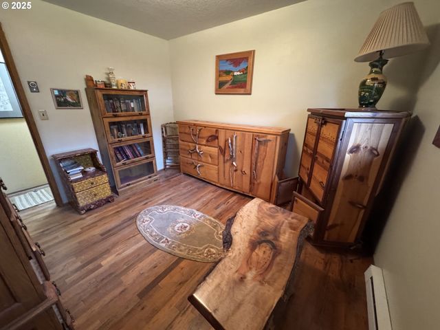 3700 VISTA Dr, North Bend, OR 97459