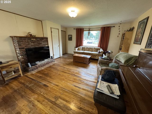 3700 VISTA Dr, North Bend, OR 97459