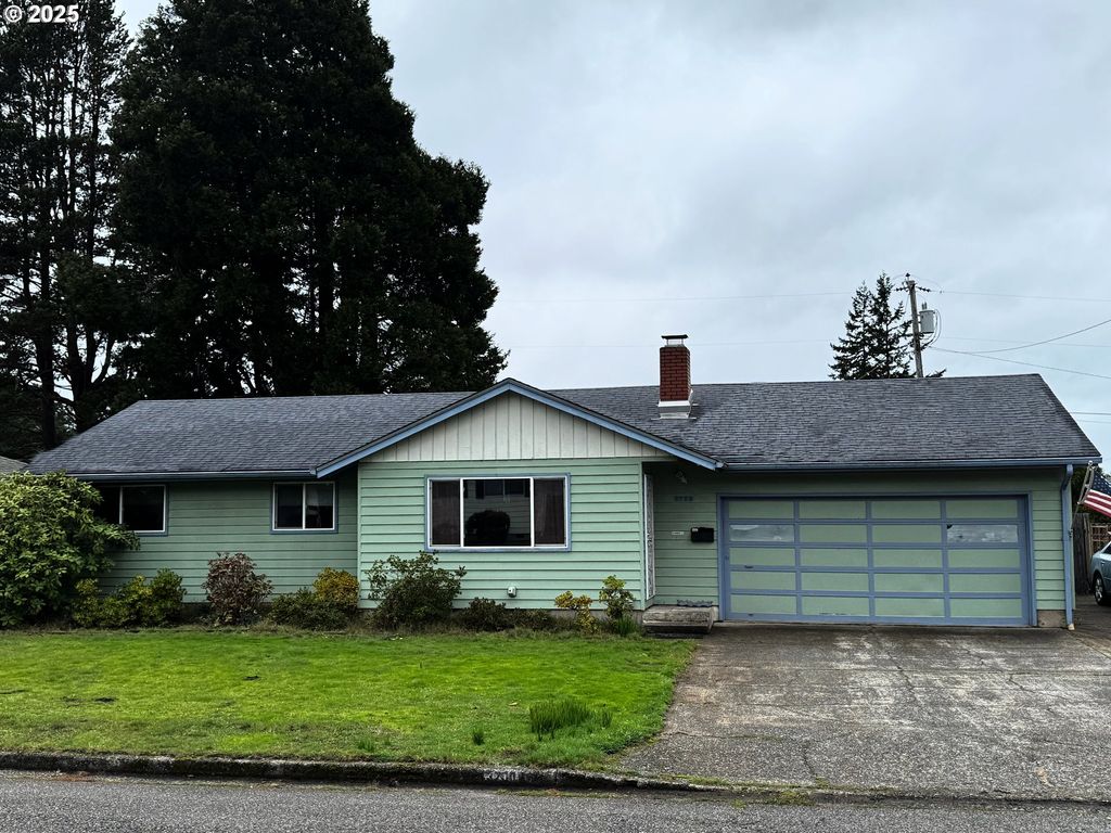 3700 VISTA Dr, North Bend, OR 97459